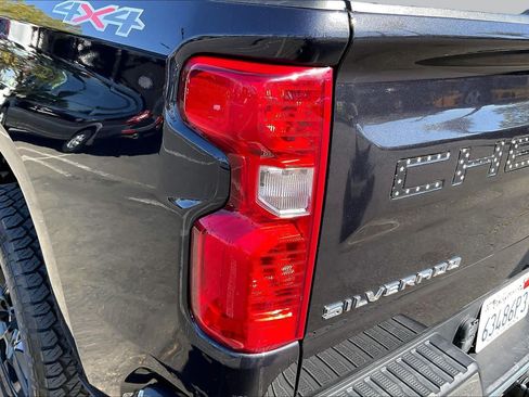 Used 2022 Chevrolet Silverado 1500 LT AWD/4WD image 27