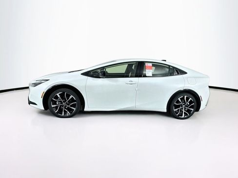 Used 2026 Toyota Prius Plug-In Hybrid FWD image 6
