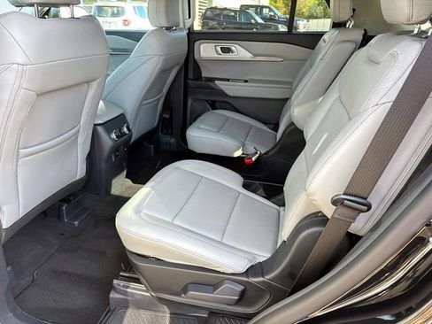 Used 2026 Ford Explorer Active w/ Active Comfort Package AWD/4WD image 9