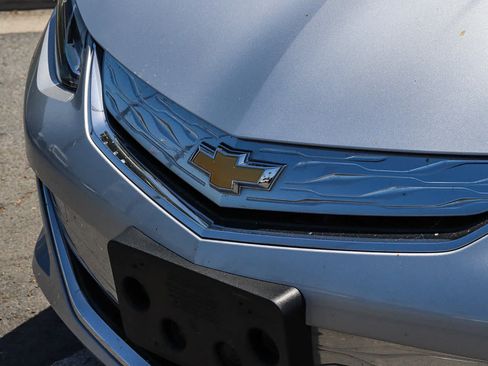 Used 2017 Chevrolet Volt LT w/ Comfort Package FWD image 3