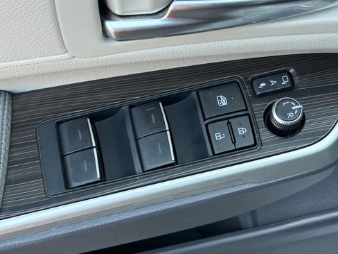 Used 2024 Toyota Sienna Limited AWD/4WD image 15