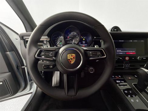 Certified 2026 Porsche Macan AWD/4WD image 20