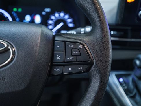 Certified 2026 Toyota Sienna LE FWD image 19