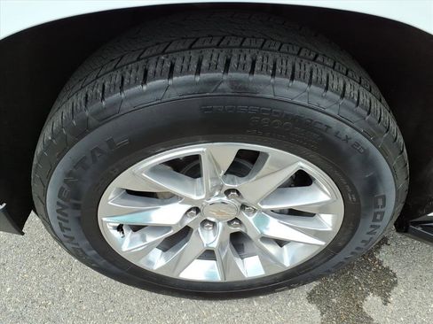 Used 2023 Chevrolet Suburban Premier image 10