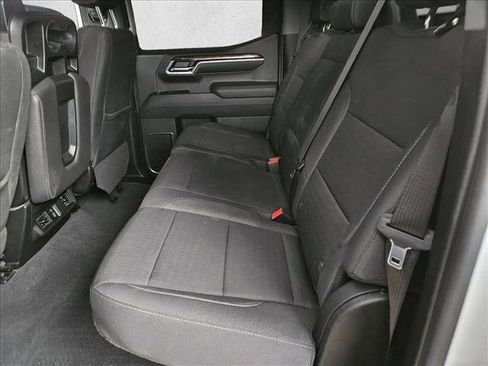 Used 2024 GMC Sierra 1500 SLE image 16