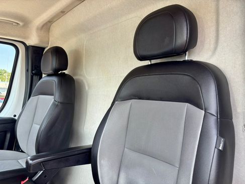 Used 2025 RAM ProMaster 2500 w/ Convenience Group FWD image 15