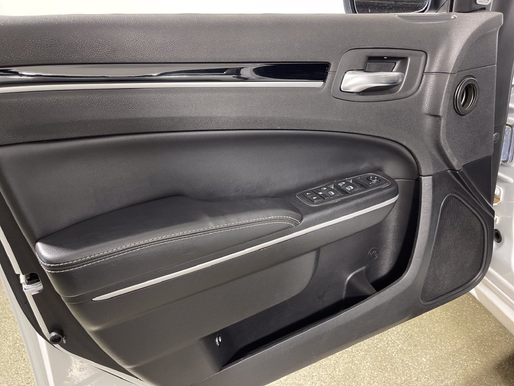 Used 2019 Chrysler 300 S RWD image 19