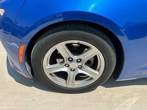 Used 2018 Chevrolet Camaro LT RWD image 2