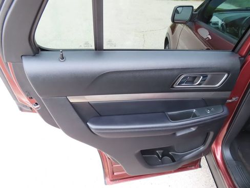 Used 2018 Ford Explorer XLT w/ Equipment Group 201A AWD/4WD image 27