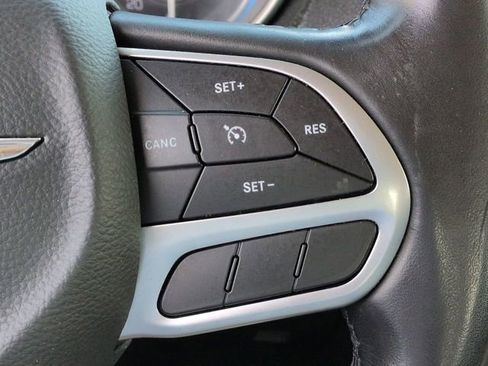 Used 2022 Chrysler 300 Touring image 24