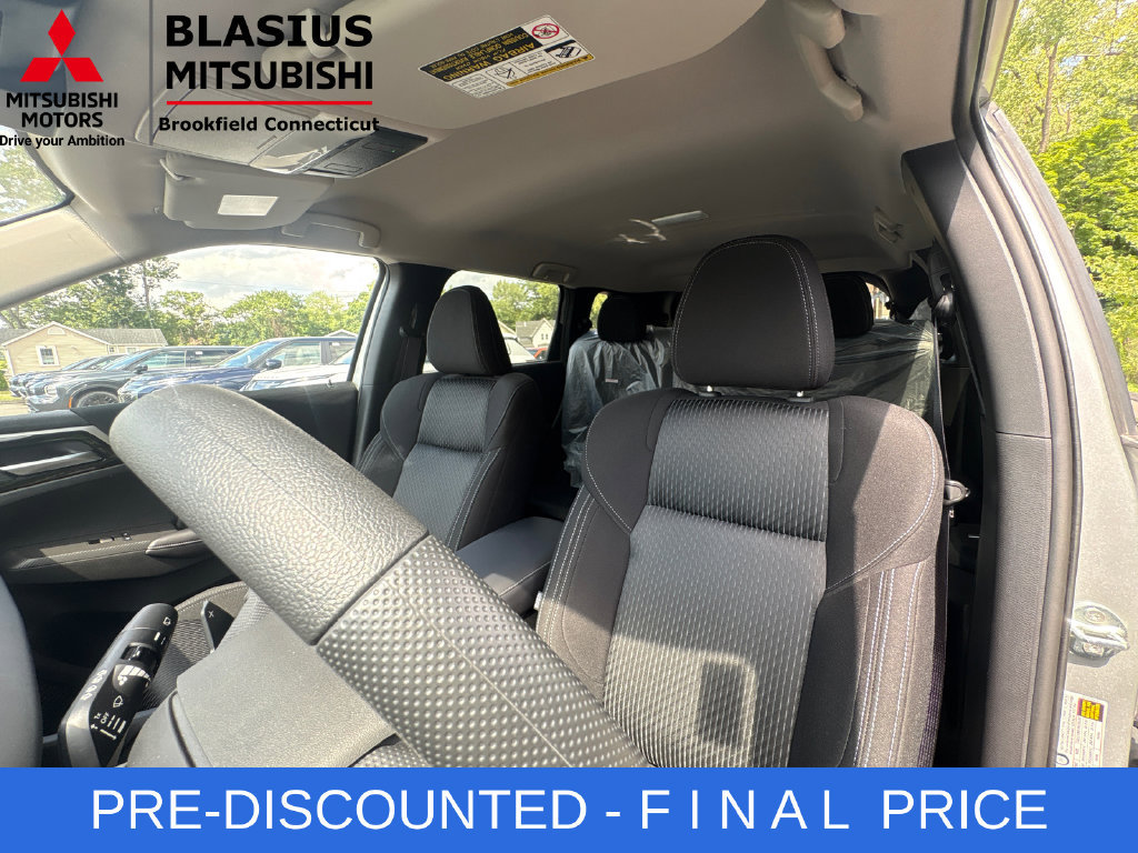 Used 2025 Mitsubishi Outlander ES AWD/4WD image 19