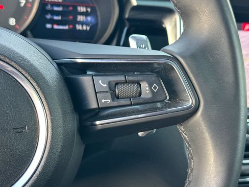 Certified 2025 Porsche Macan AWD/4WD image 27