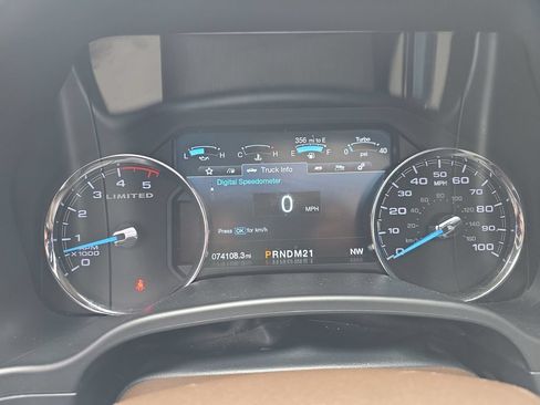 Used 2018 Ford F250 Limited w/ FX4 Off-Road Package AWD/4WD image 21
