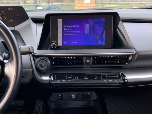 Certified 2023 Toyota Prius LE image 6