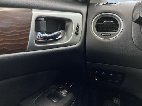 Used 2017 Nissan Pathfinder Platinum w/ Midnight Edition Package image 23