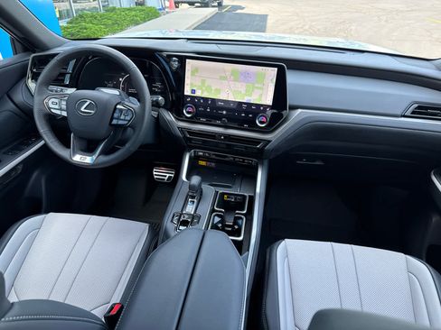 Used 2026 Lexus TX 500h AWD w/ Technology Package image 7