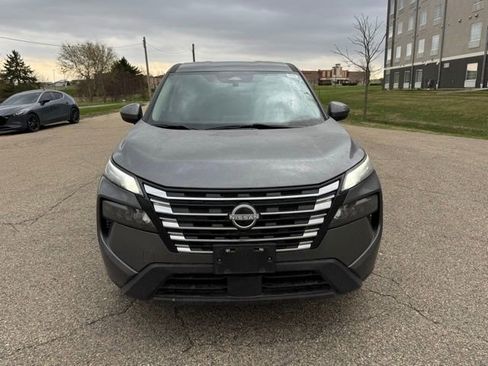 Used 2024 Nissan Rogue SV image 10