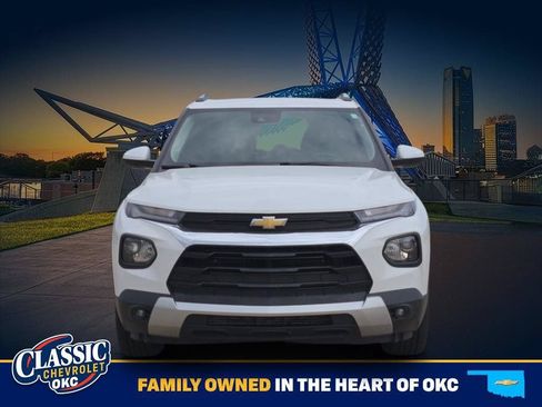 Used 2023 Chevrolet TrailBlazer LT FWD image 2