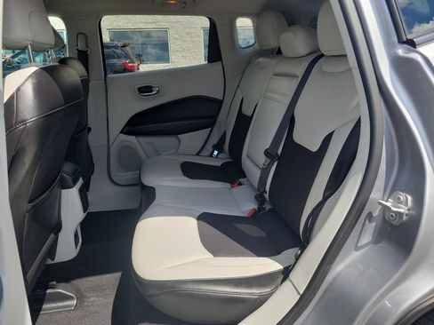 Used 2018 Jeep Compass Latitude w/ Cold Weather Group AWD/4WD image 13