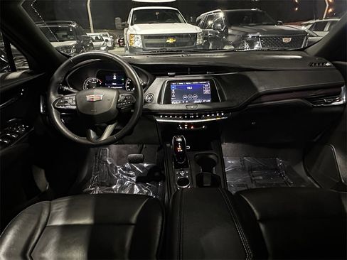 Used 2022 Cadillac XT4 Luxury w/ Cold Weather Package image 20