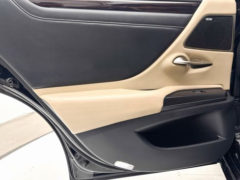 Used 2020 Lexus ES 300h w/ Premium Package image 32