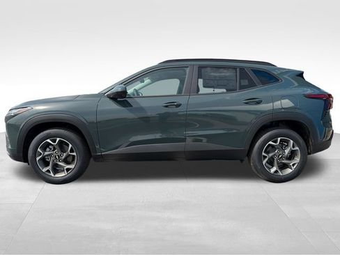 New 2026 Chevrolet Trax LT w/ Driver Confidence Package FWD image 2