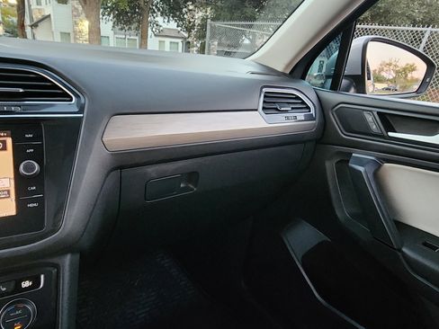 Used 2019 Volkswagen Tiguan SEL image 32