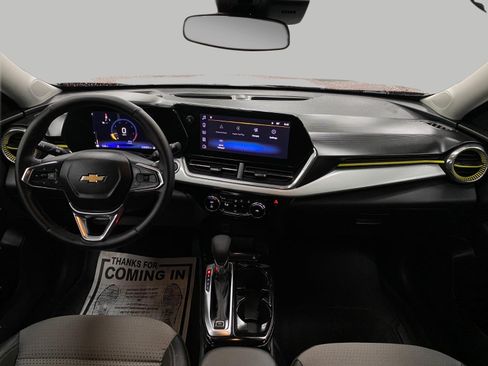 Used 2024 Chevrolet Trax LT w/ Driver Confidence Package FWD image 20
