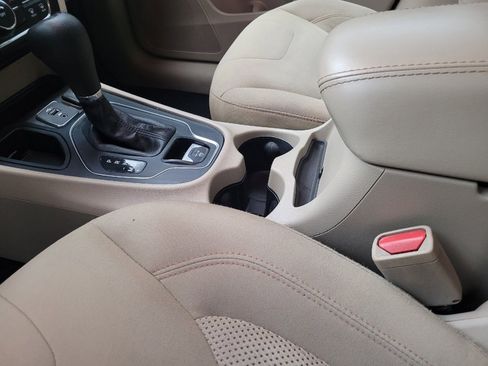 Used 2021 Jeep Cherokee Latitude FWD image 26