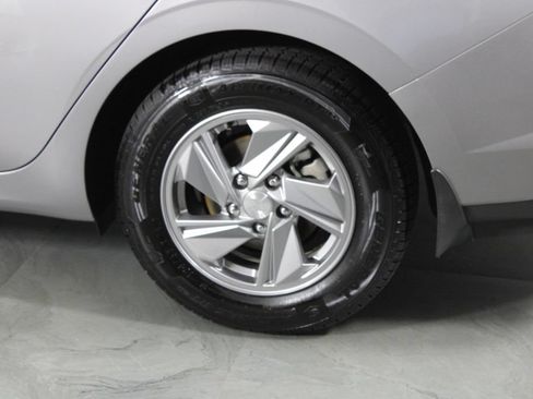 Certified 2025 Hyundai Elantra SE FWD image 15