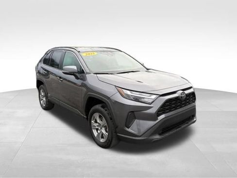 Used 2025 Toyota RAV4 XLE AWD/4WD image 8