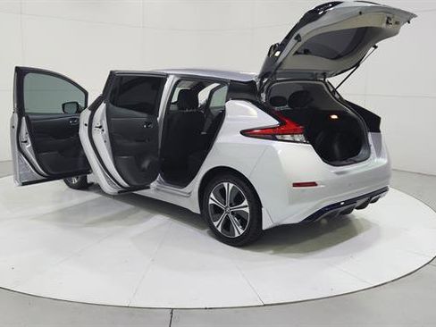 Used 2022 Nissan Leaf SV w/ SV Technology Package image 11