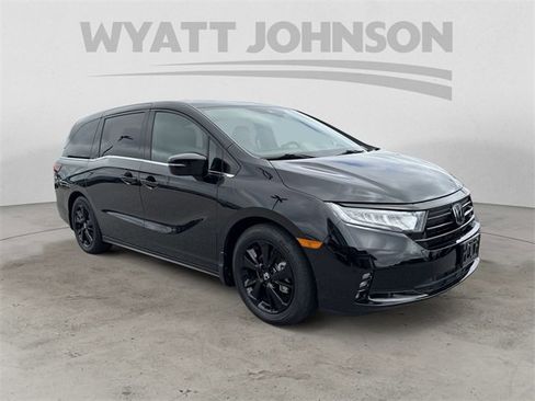 Used 2023 Honda Odyssey Sport image 7
