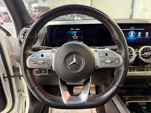 Used 2022 Mercedes-Benz GLB 250 image 13