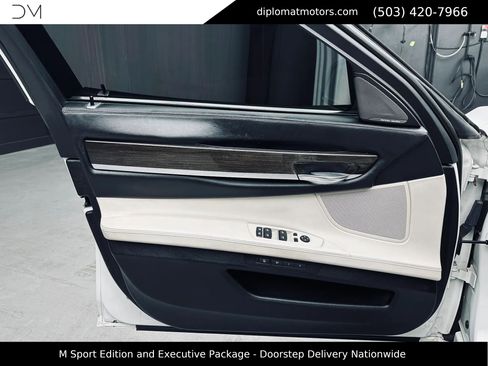 Used 2015 BMW 750Li xDrive AWD/4WD image 24