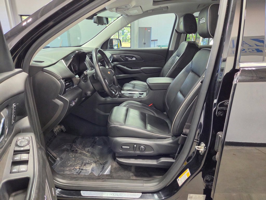 Used 2020 Chevrolet Traverse High Country w/ LPO, Floor Liner Package AWD/4WD image 31