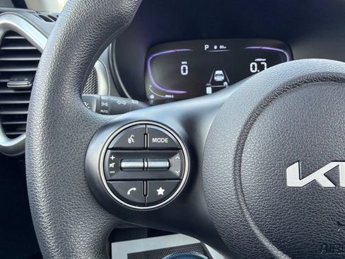 Used 2025 Kia Soul LX w/ LX Technology Package FWD image 36