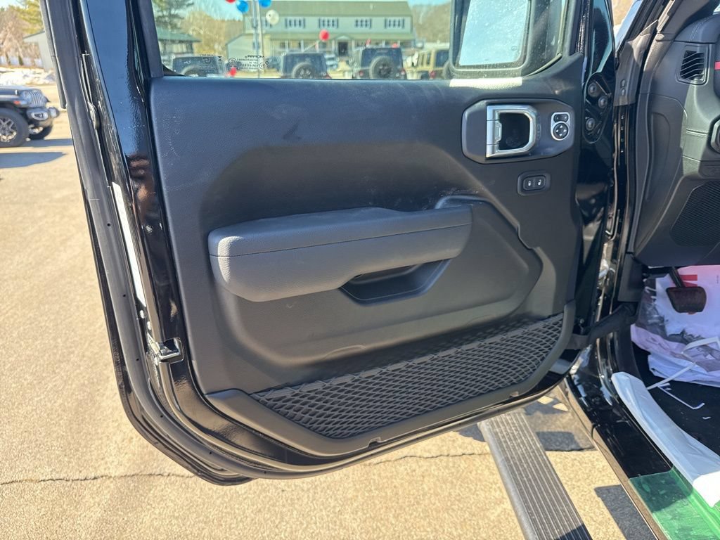 New 2026 Jeep Gladiator Rubicon w/ Technology Group AWD/4WD image 20