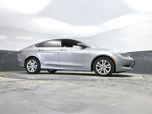Used 2015 Chrysler 200 Limited w/ Convenience Group image 39