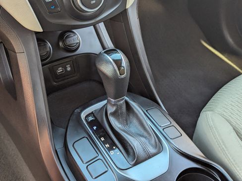 Used 2017 Hyundai Santa Fe Sport image 28