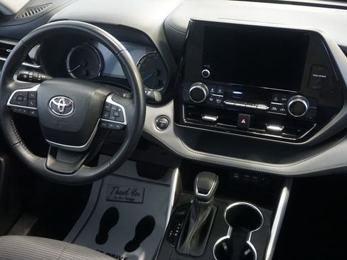 Used 2023 Toyota Highlander LE AWD/4WD image 27