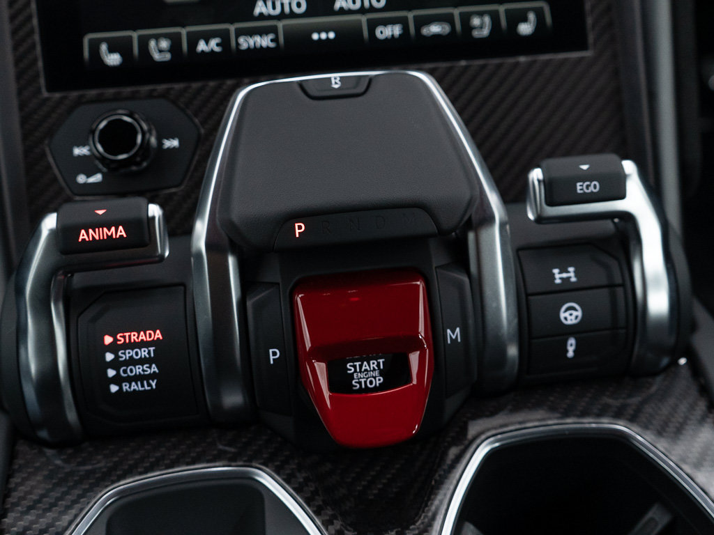 Used 2024 Lamborghini Urus Performante AWD/4WD image 35