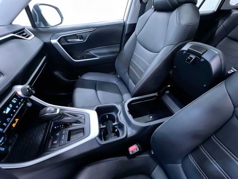 Used 2025 Toyota RAV4 XLE Premium FWD image 27