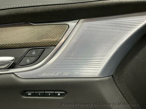 Used 2024 Cadillac XT6 Sport w/ LPO, ONYX Package image 16