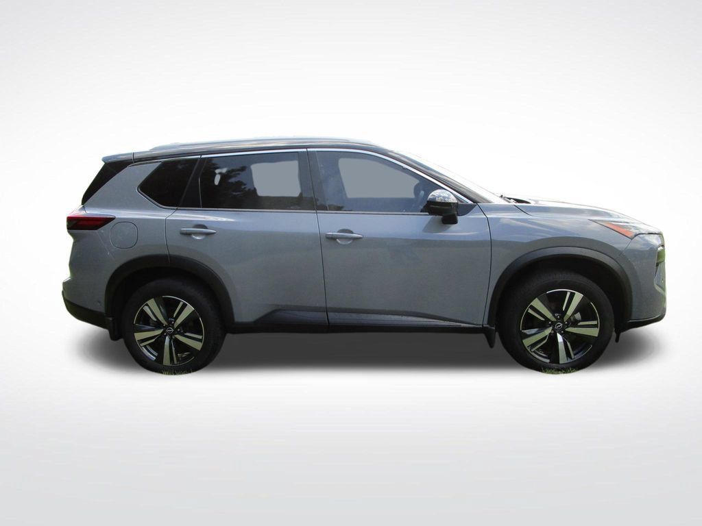 Used 2024 Nissan Rogue SL FWD image 9
