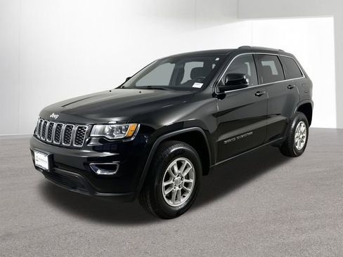 Used 2020 Jeep Grand Cherokee Laredo image 1