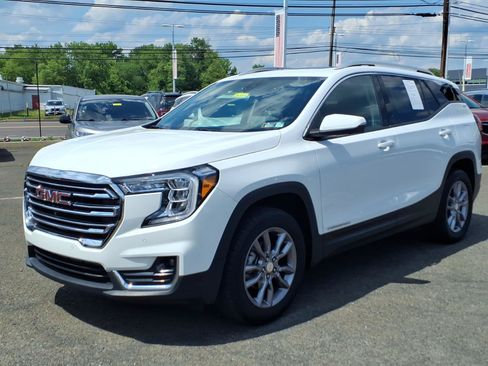 Certified 2022 GMC Terrain SLT w/ Infotainment Package II AWD/4WD image 8