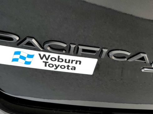 Used 2023 Chrysler Pacifica Limited w/ Uconnect Theater Family Group AWD/4WD image 13
