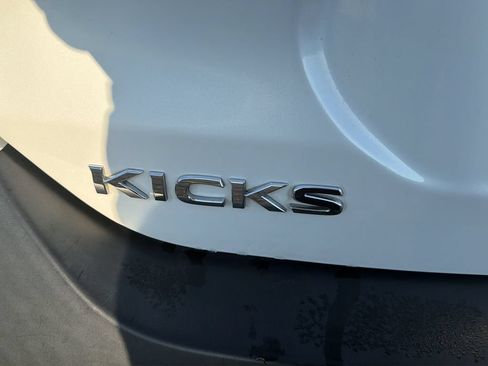 Used 2019 Nissan Kicks SV FWD image 17