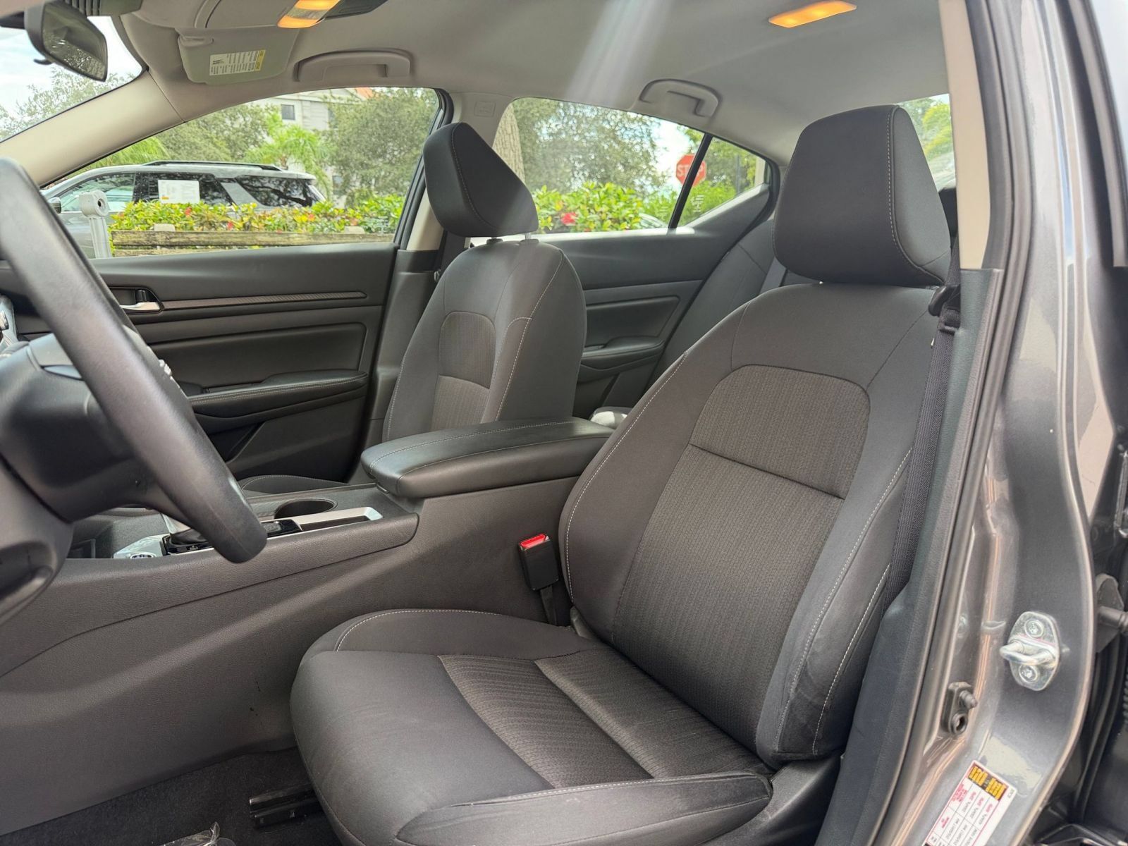 Used 2025 Nissan Altima 2.5 SV FWD image 21